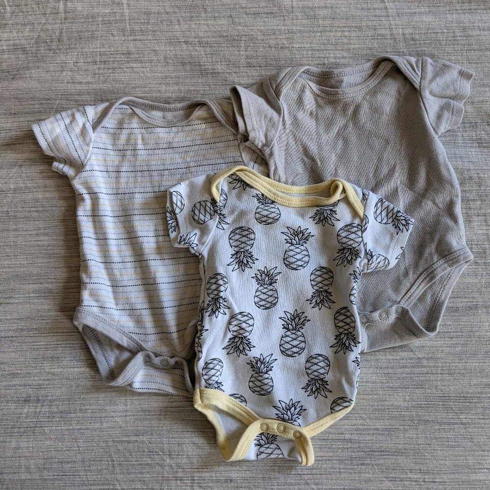 4 for $20 💖 | 0-3 months unisex onesie bundle